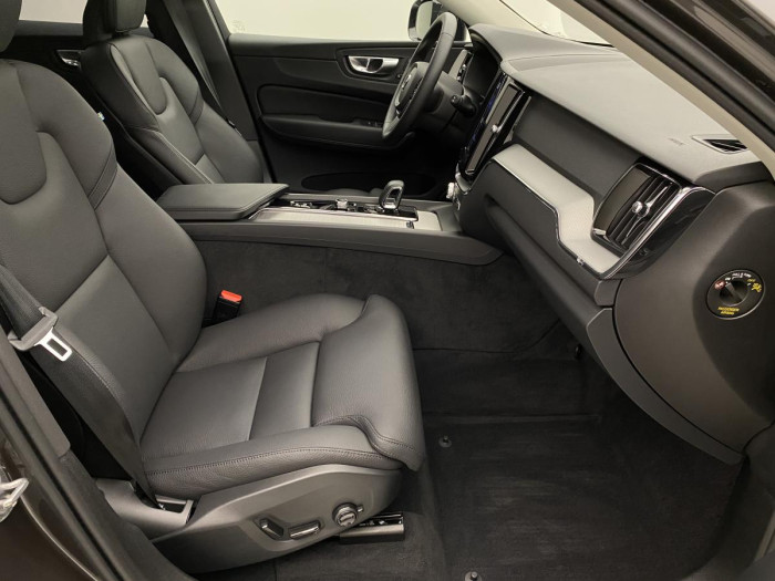 Volvo XC60 B4 PLUS DARK AUT REZERVACE 2.0 Plus