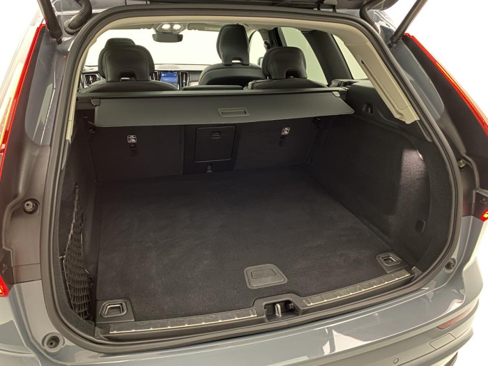 Volvo XC60 B4 AWD PLUS DARK REZERVACE 2.0 Plus