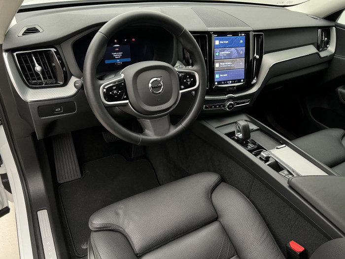 Volvo XC60 B5 AWD PLUS DARK AUT CZ