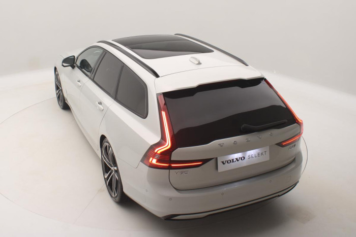 Volvo V90 B6 AWD R-DESIGN AUT REZERVACE