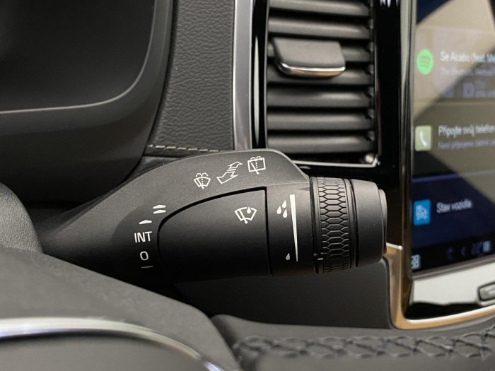 Volvo XC90 T8 AWD ULTIMATE DARK REZERVACE