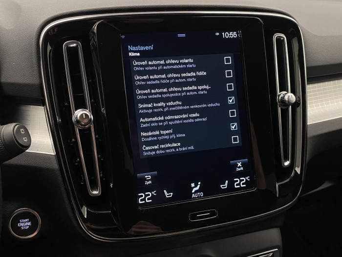 Volvo XC40 B4 AWD MOMENTUM REZERVACE 2.0 Momentum