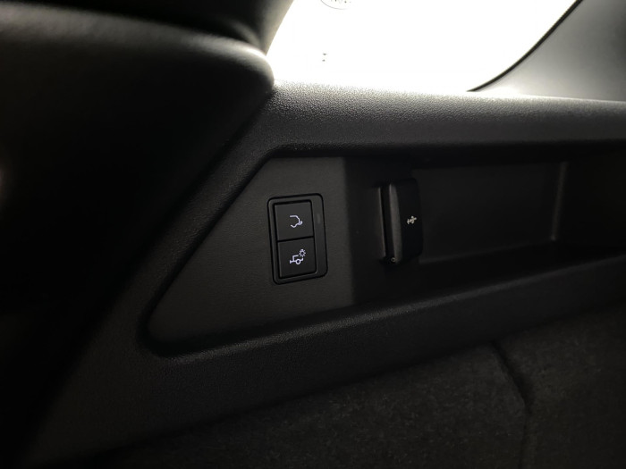 Land Rover Discovery Sport D200 DYNAMIC SE AWD REZERVACE 2.0 d Dynamic SE