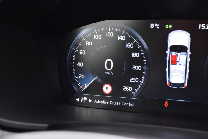 Volvo V90 CC D4 MOMENTUM REZERVACE 2.0 d CC CC Momentum