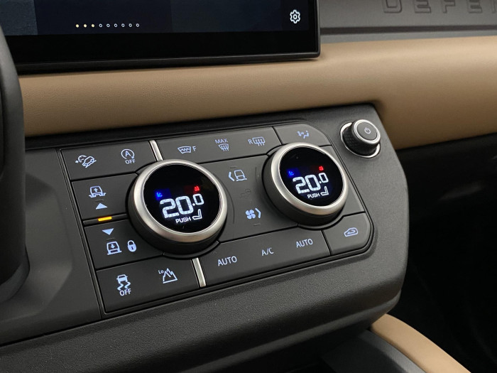 Land Rover Defender 110 D300 X-D HSE REZERVACE 3.0 d d