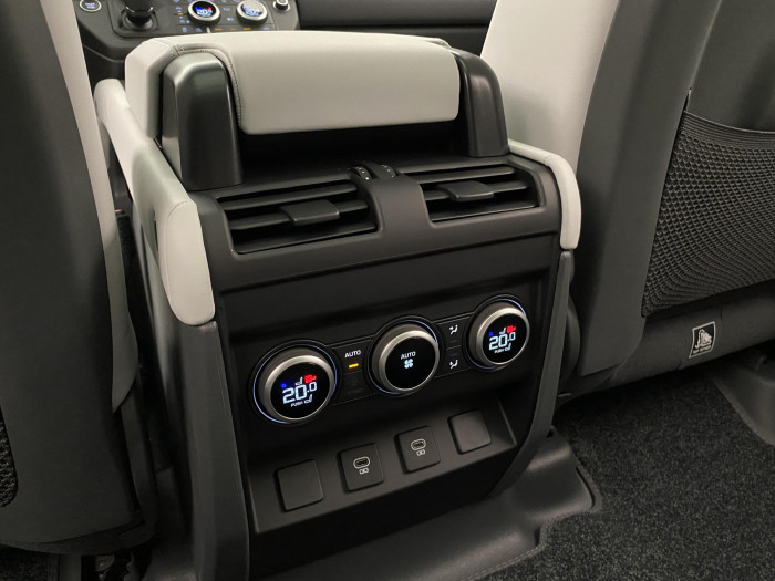 Land Rover Defender 110 D300 X-D HSE REZERVACE 3.0 d d