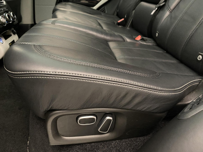 Land Rover Range Rover HYBRID AUTOBIOGRAPHY REZERVACE