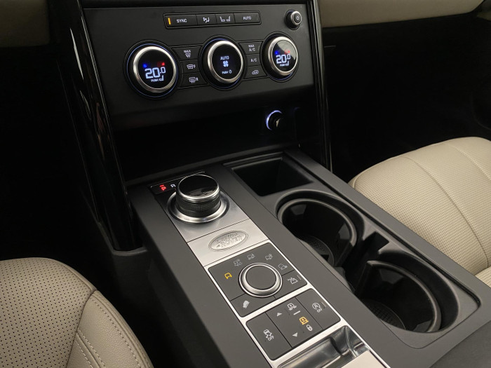 Land Rover Discovery 3,0 SD6 AWD SE AUT REZERVACE 3.0 SE