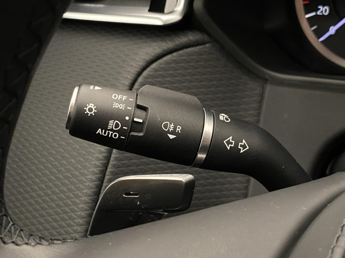 Land Rover Range Rover Velar D200 R-DYNAMIC SE REZERVACE 2.0 d Dynamic SE