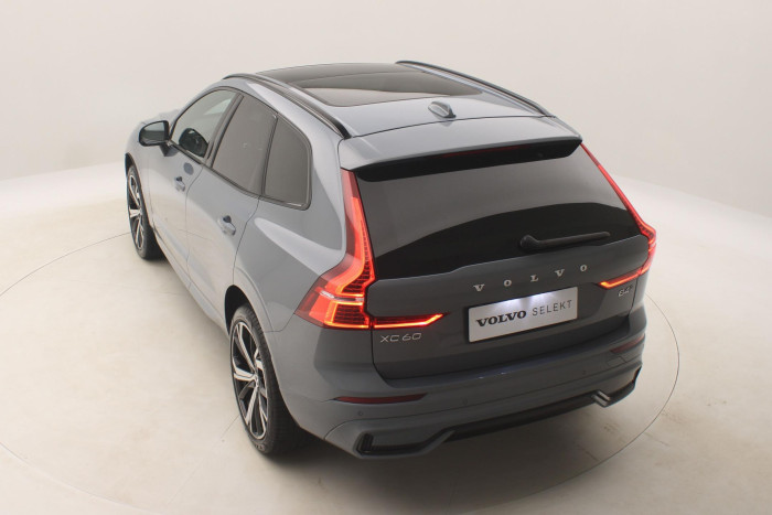 Volvo XC60 B4 AWD PLUS DARK AUT 1.maj