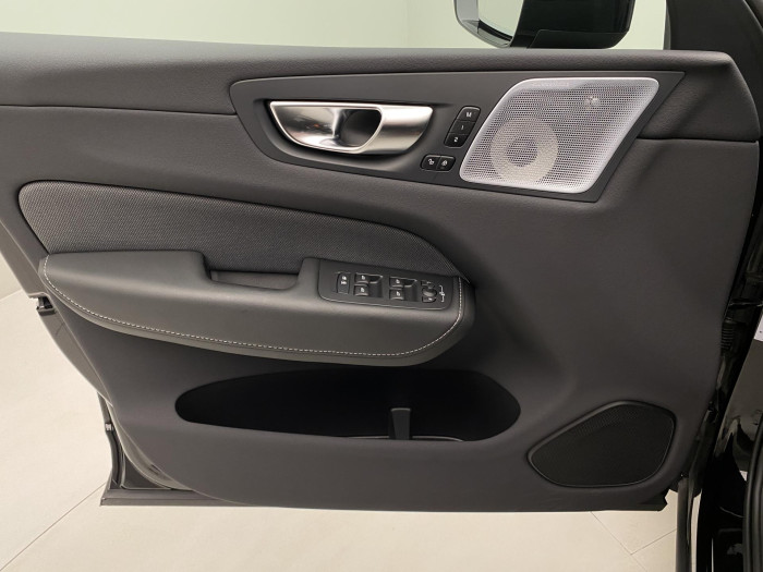 Volvo XC60 T8 AWD PLUG-IN PLUS REZERVACE