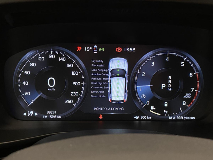 Volvo XC40 B4 MOMENTUM AUT REZERVACE 2.0 Momentum