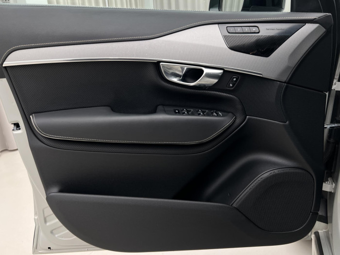 Volvo XC90 B5 AWD R-DESIGN 7MÍSTNÁ AUT CZ