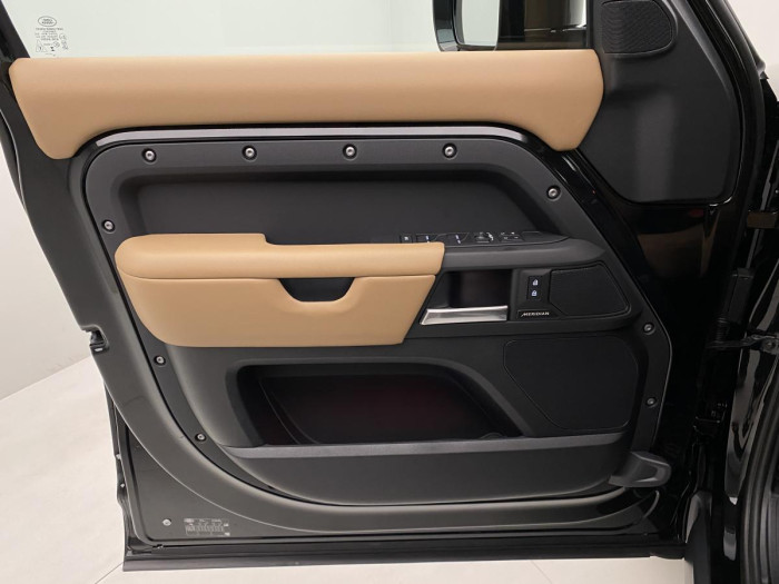 Land Rover Defender 110 D300 X-DYNAMIC HSE AWD AUT 3.0 d Dynamic