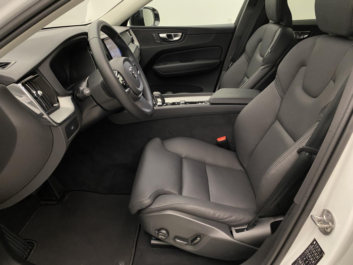 Volvo XC60 B4 AWD R-DESIGN AUT CZ