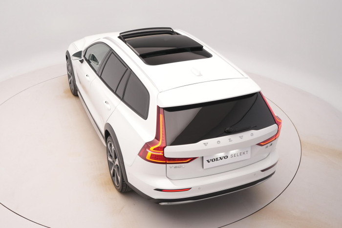 Volvo V60 CC B4 AWD ULTIMATE REZERVACE 2.0 CC CC