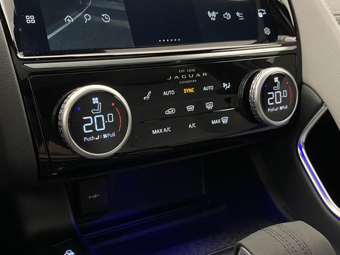 Jaguar E-Pace P250 SE  R-DYNAMIC REZERVACE 2.0 SE Dynamic