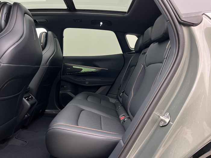 Lynk & Co 08 MORE PHEV