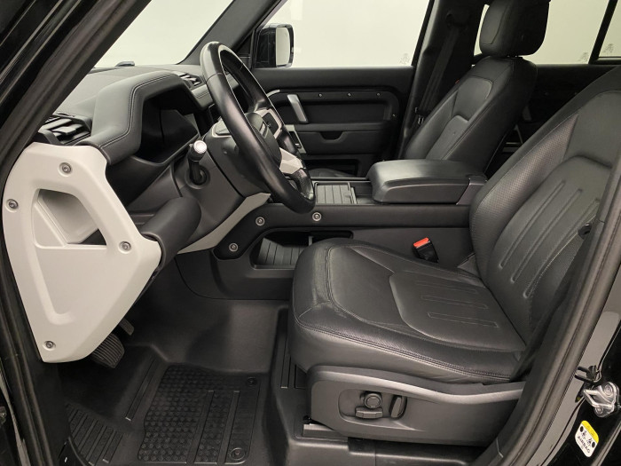 Land Rover Defender 110 P400 HSE AWD REZERVACE