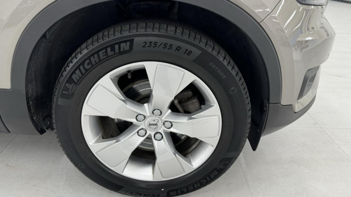 Volvo XC40 B4 AWD MOMENTUM REZERVACE 2.0 Momentum