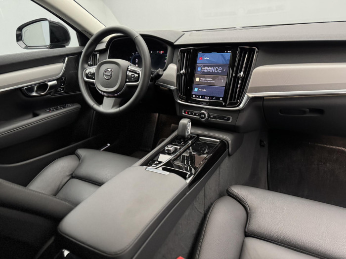 Volvo V90 T6 AWD RECHARGE DARK 1.maj