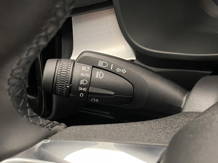 Volvo XC40 B3 DARK PLUS AUT CZ