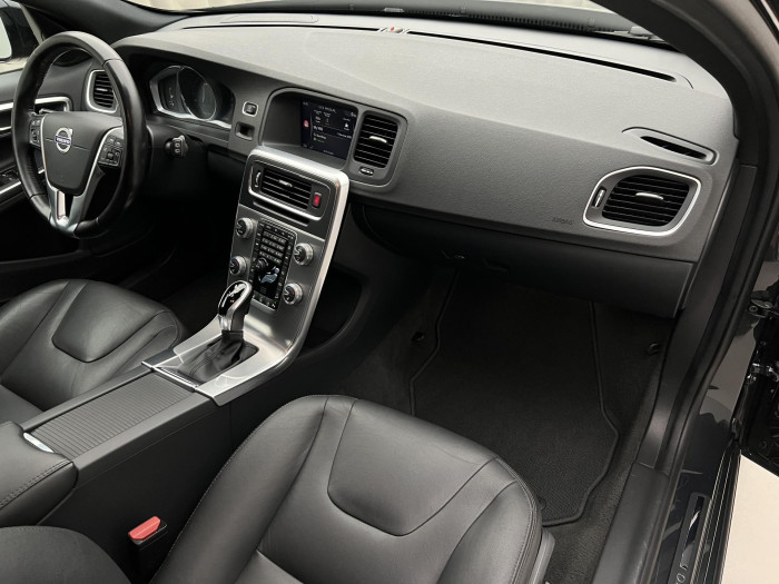 Volvo V60 CC D4 AWD SUMMUM AUT 2.4 d CC CC Summum