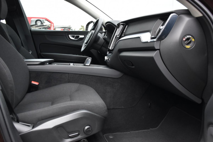 Volvo XC60 B4 AWD MOMENTUM REZERVACE 2.0 Momentum