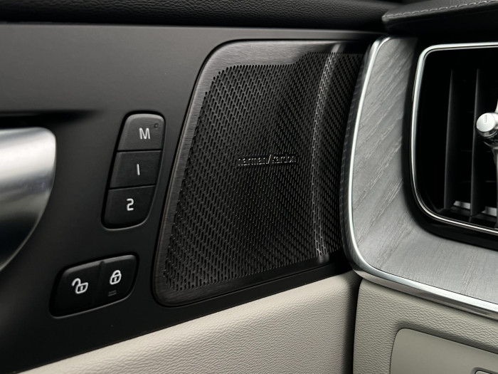 Volvo XC60 T6 AWD RECHARGE ULTRA DARK AUT