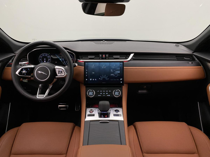 Jaguar F-Pace D200 AWD R-DYNAMIC REZERVACE 2.0 d Dynamic