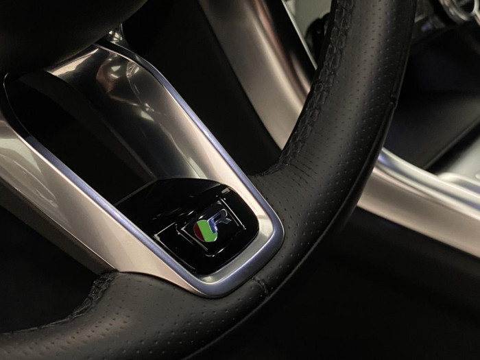 Jaguar XF D200 R-DYNAMIC REZERVACE 2.0 d Dynamic