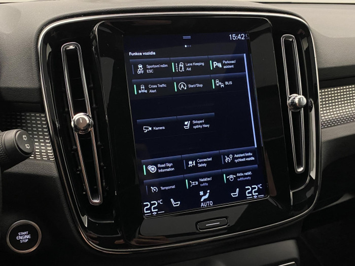 Volvo XC40 T4 AWD R-DESIGN REZERVACE