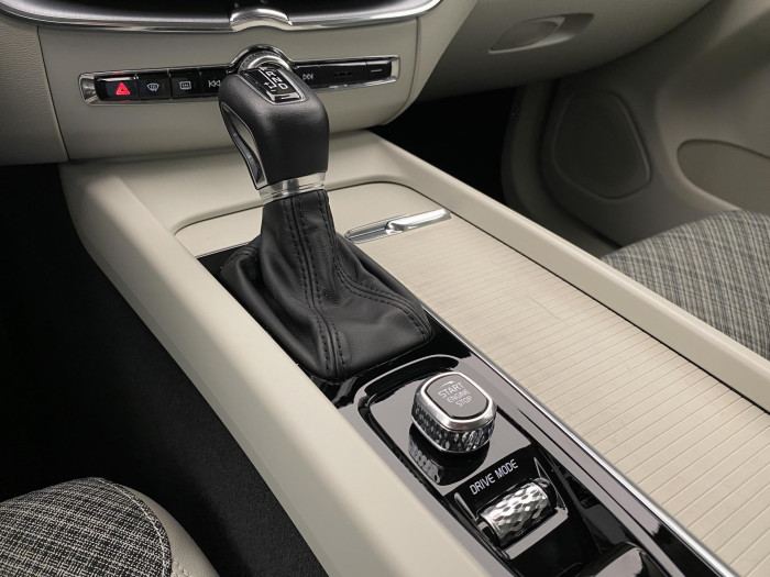 Volvo XC60 T5 AWD MOMENTUM AUT CZ 2.0 Momentum