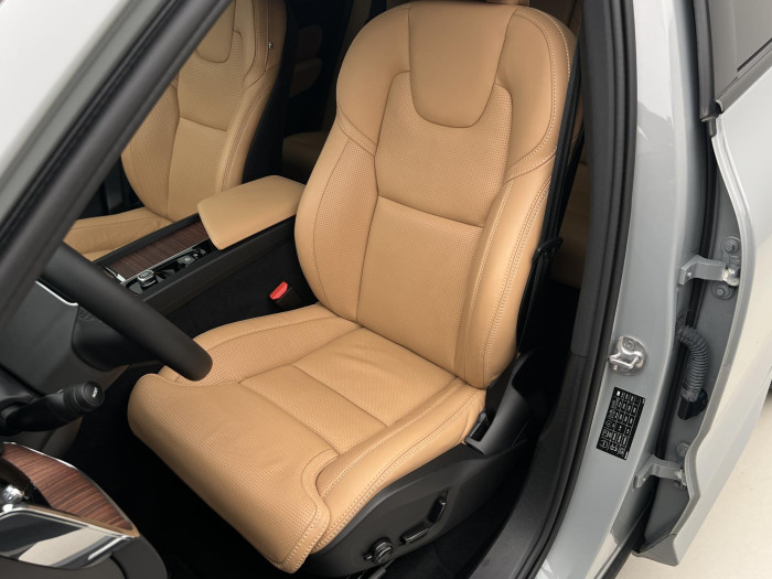 Volvo XC60 B4 AWD PLUS DARK AUT CZ