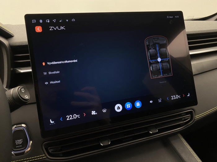 Lynk & Co 01 01 CORE PHEV