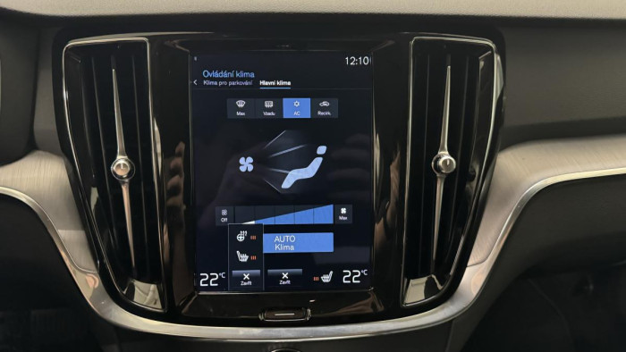 Volvo V60 CROSS COUNTRY REZERVACE