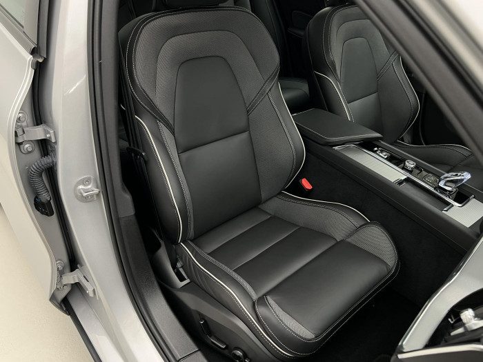 Volvo S60 B5 AWD ULTIMATE DARK REZERVACE