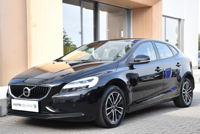 Volvo V40 D2 BLACK EDITION REZERVACE 2.0 d Edition