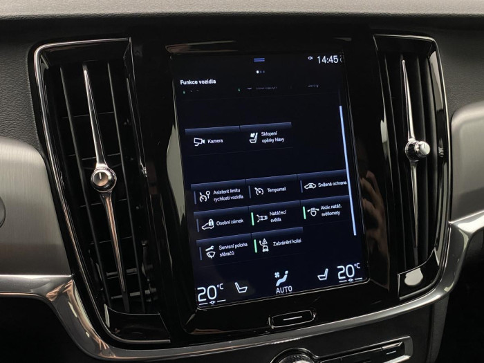 Volvo V90 D4 AWD MOMENTUM REZERVACE 2.0 d Momentum