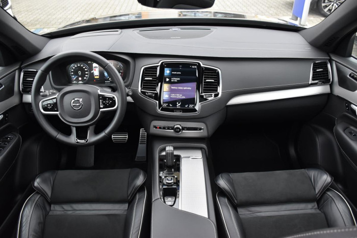 Volvo XC90 B5 AWD R-Design REZERVACE