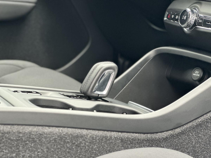 Volvo XC40 B4 AWD MOMENTUM ADVANCED 1.maj 2.0 Momentum