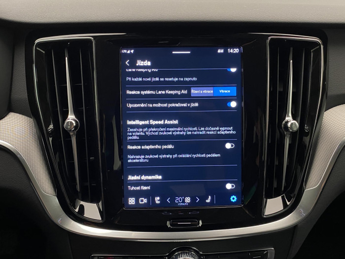 Volvo V60 B4 DARK PLUS AUT CZ