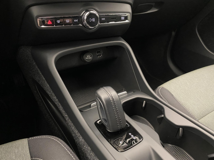 Volvo XC40 B4 MOMENTUM AUT CZ 2.0 Momentum