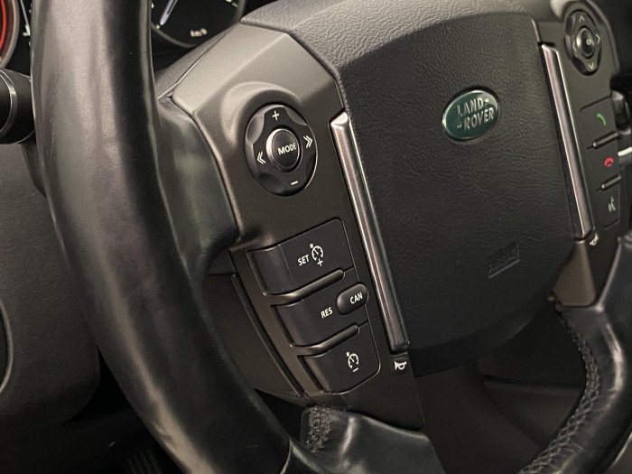 Land Rover Discovery 3.0 TDV6 S AWD REZERVACE