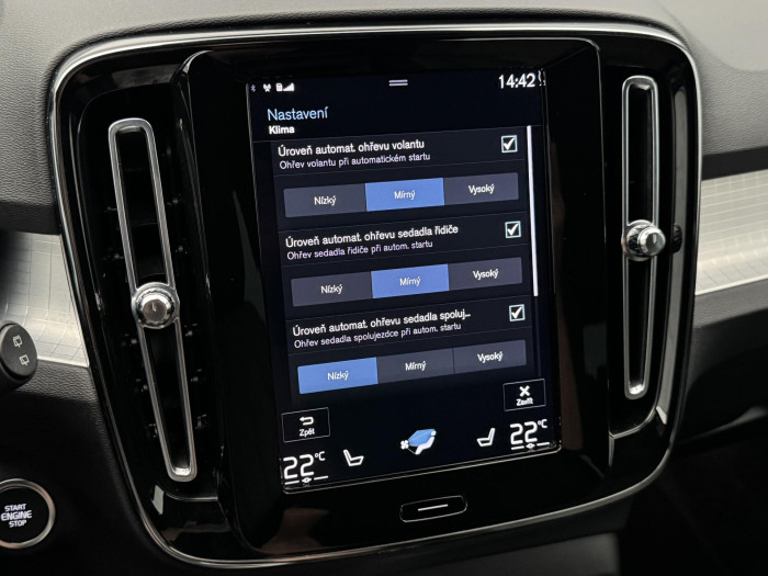 Volvo XC40 T2 MOMENTUM PRO REZERVACE 1.5 Momentum