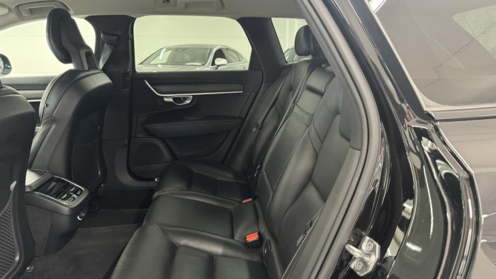 Volvo V90 CROSS COUNTRY T5 REZERVACE