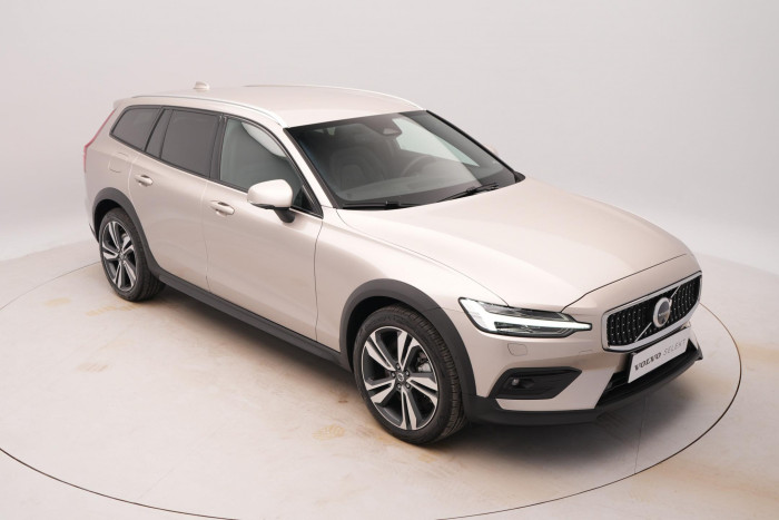 Volvo V60 CC B5 AWD PLUS AUT 1.maj.