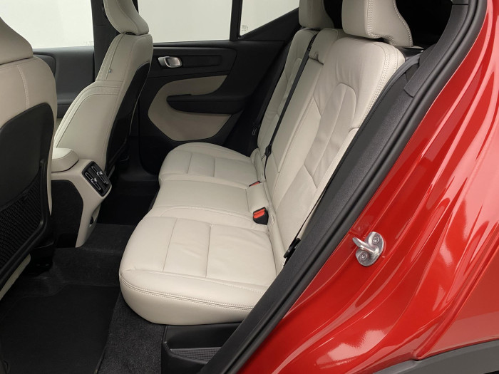 Volvo XC40 B4 DARK PLUS REZERVACE