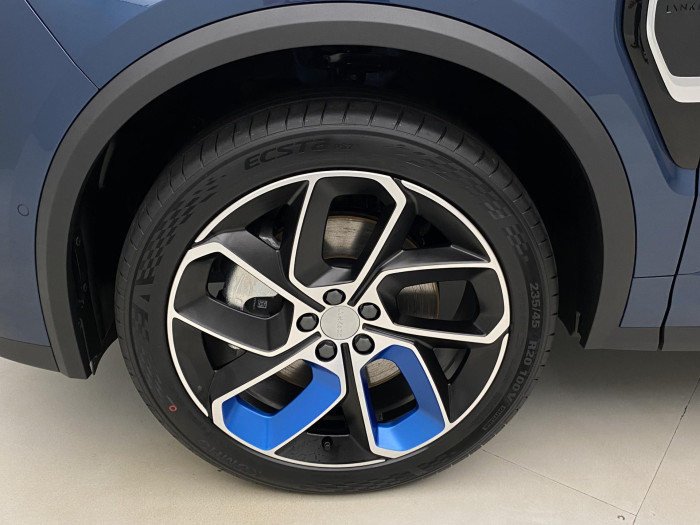 Lynk & Co 01 PHEV DCT AUT 1.maj REZERVACE