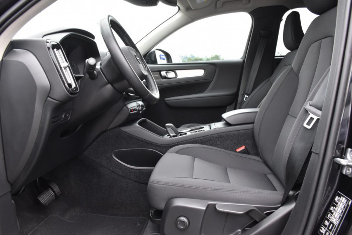 Volvo XC40 B4 AWD MOMENTUM REZERVACE 2.0 Momentum